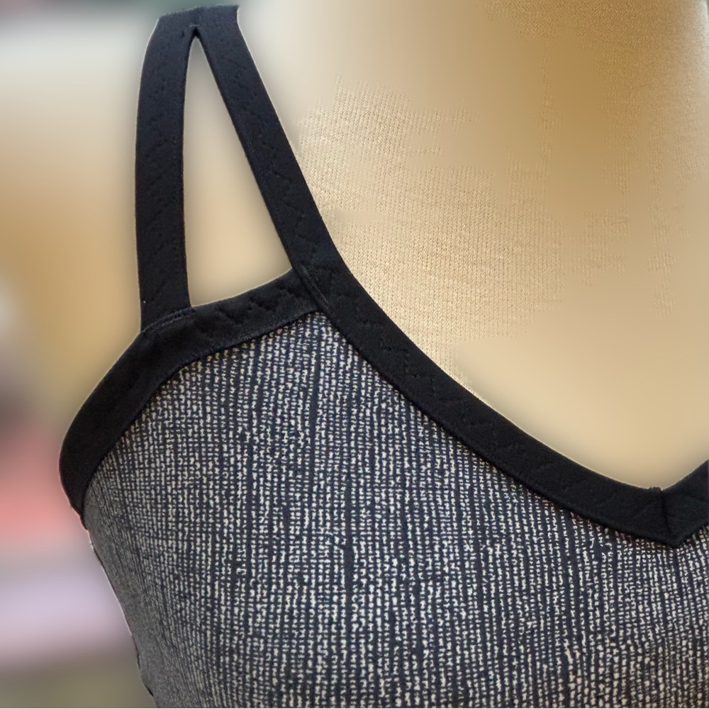 NWOT Lululemon Black and White Water Bound Bra Swim Run Activewear Size 10 - Picture 7 of 12